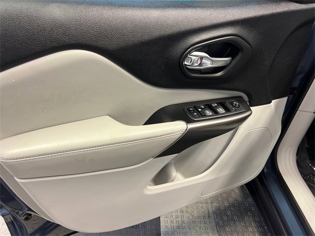 Used 2020 Jeep Cherokee Latitude Plus w/ Cold Weather Group image 8