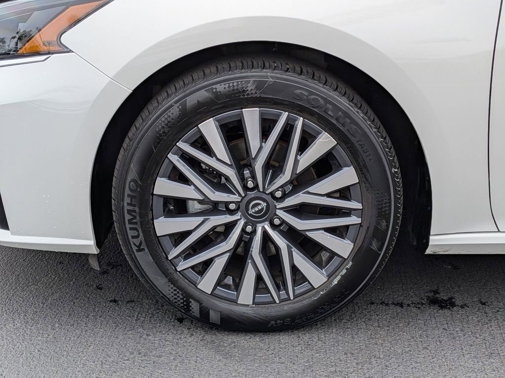 Used 2025 Nissan Altima 2.5 SV image 9