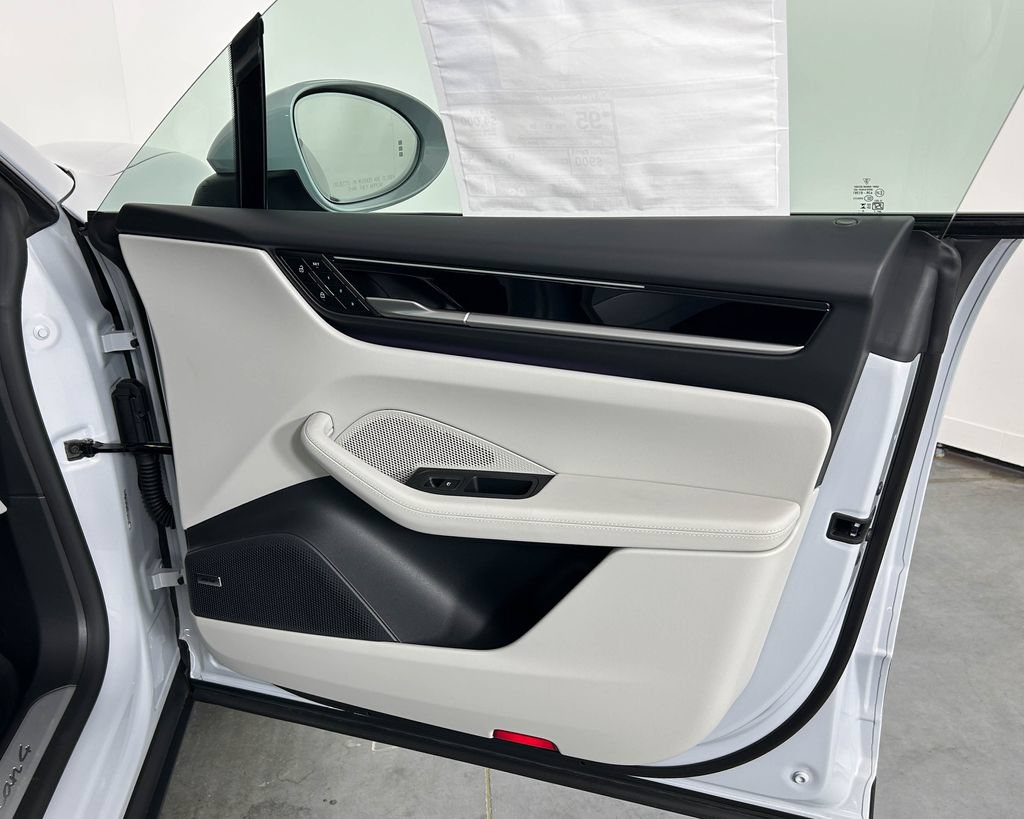 New 2026 Porsche Macan 4 Electric AWD/4WD image 24
