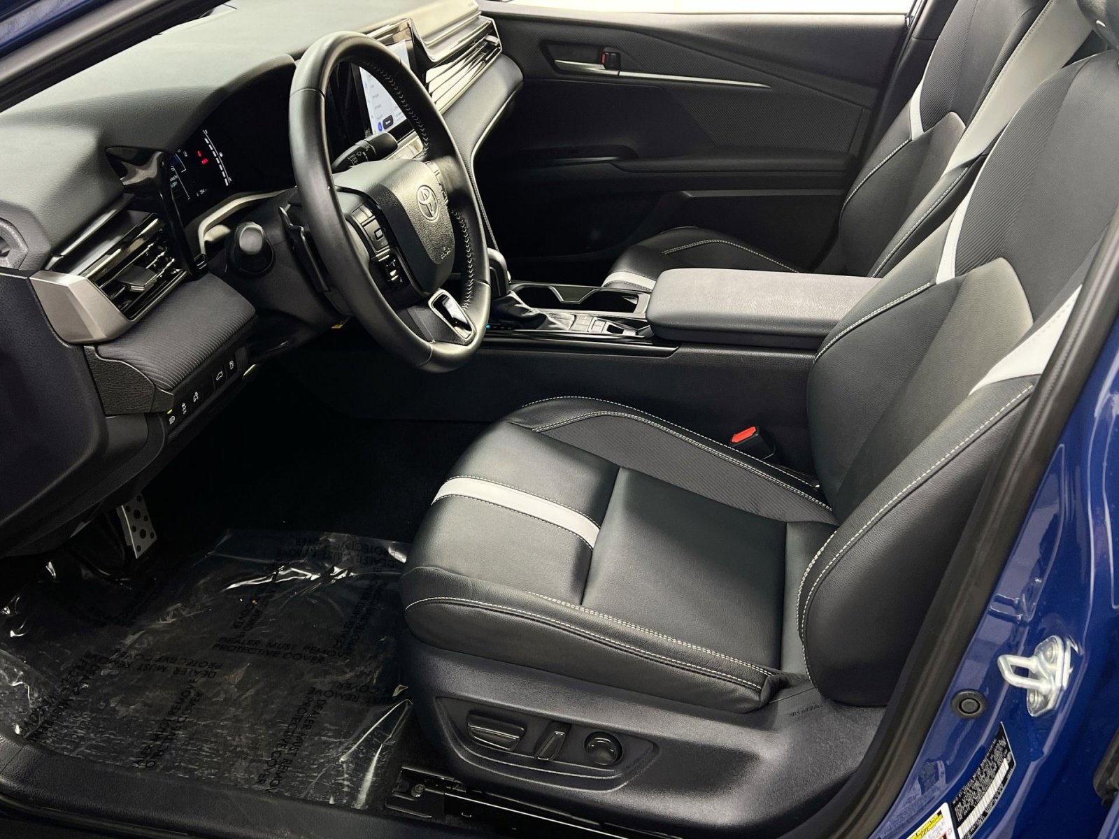 Used 2025 Toyota Camry SE image 2