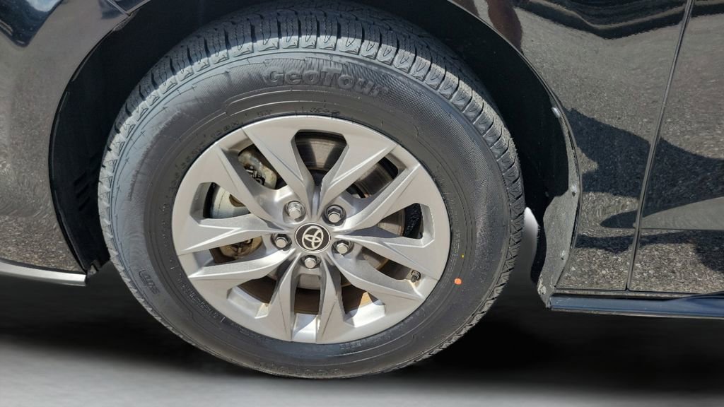 Certified 2024 Toyota Sienna XLE FWD image 26