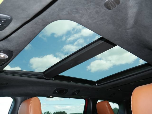 Used 2025 Chrysler Pacifica Pinnacle FWD image 3