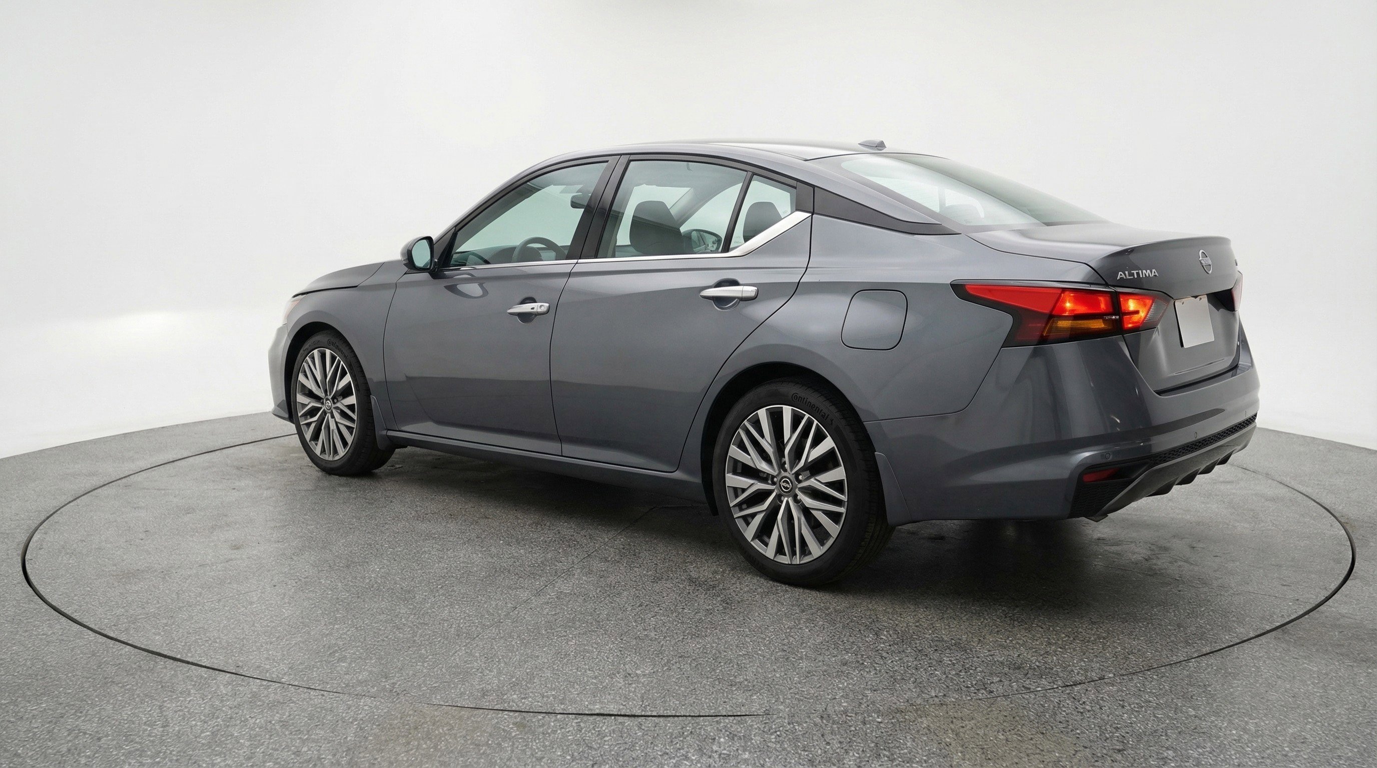 Used 2025 Nissan Altima 2.5 SV FWD image 6