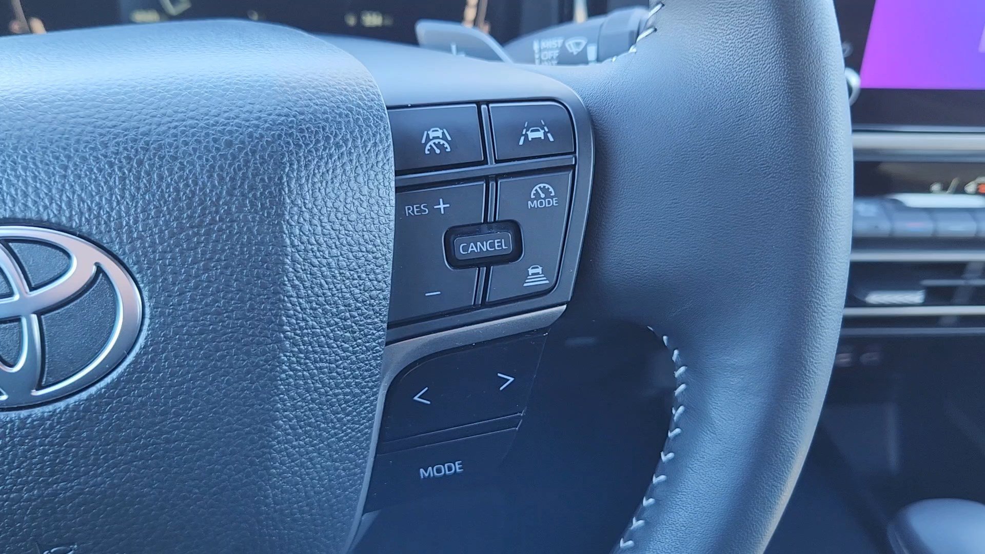 Used 2025 Toyota Camry SE w/ Convenience Package image 13