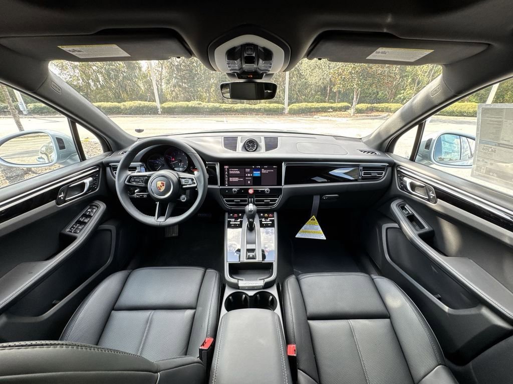 Certified 2026 Porsche Macan image 17