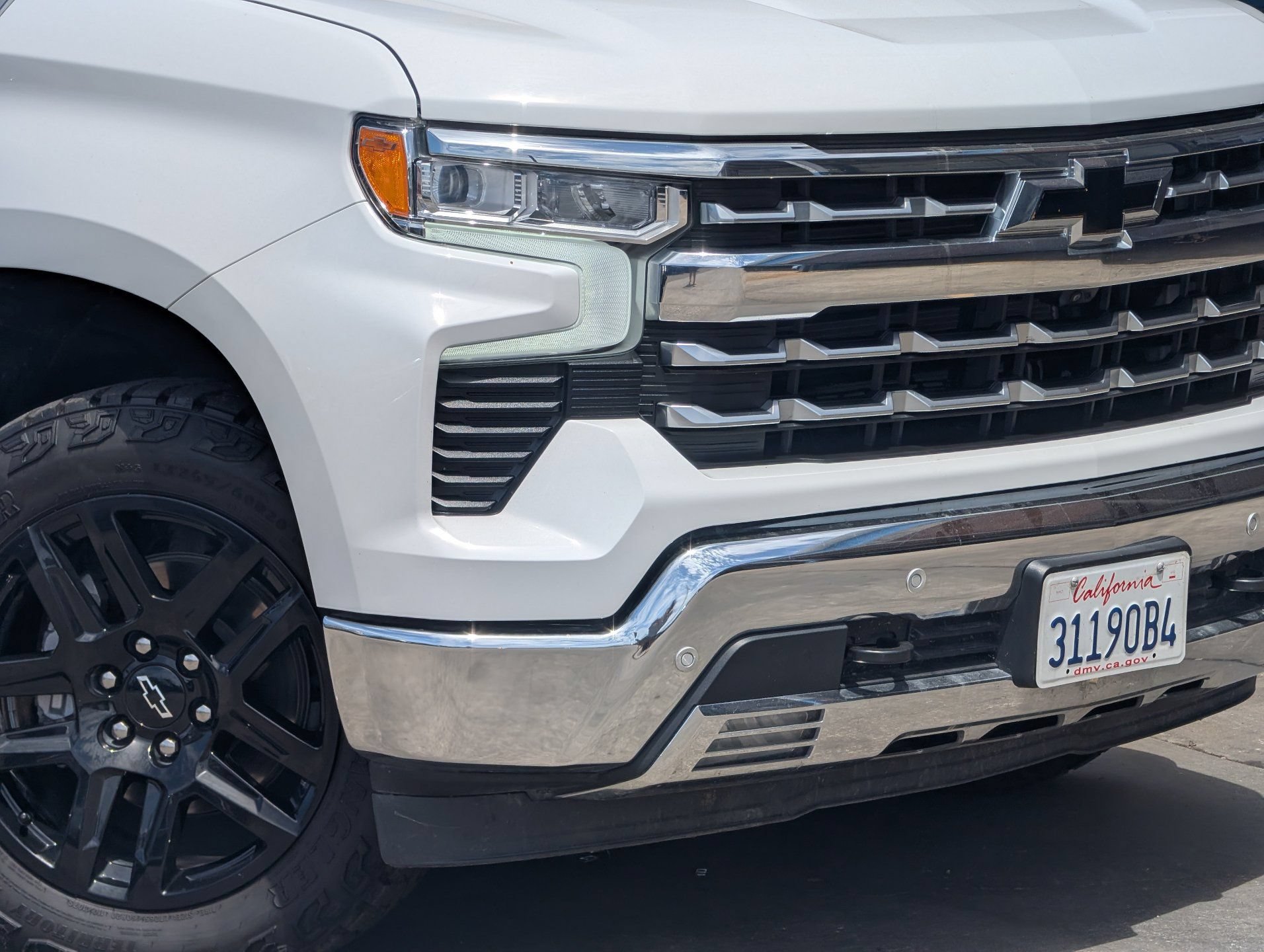 Used 2024 Chevrolet Silverado 1500 LTZ AWD/4WD image 3