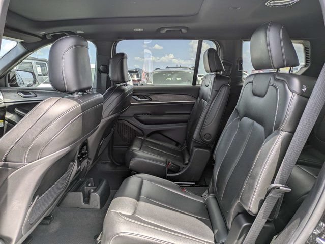 Used 2025 Jeep Grand Cherokee L Limited RWD image 14