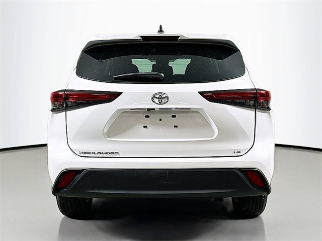 Used 2023 Toyota Highlander LE image 6