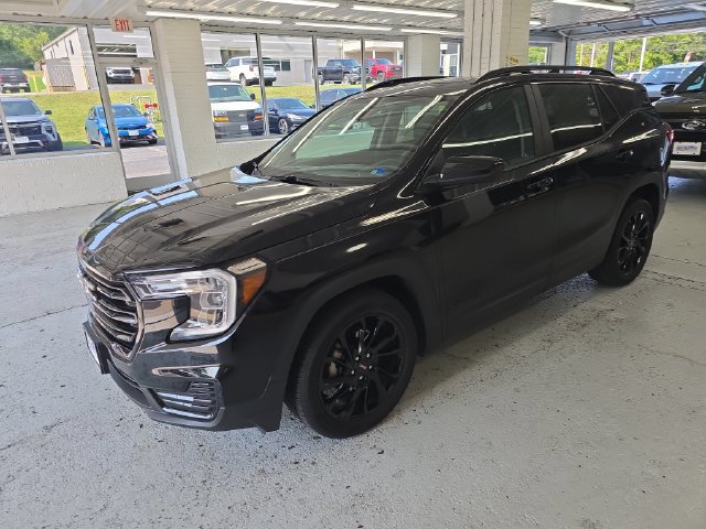 Certified 2023 GMC Terrain SLE w/ Driver Convenience Package FWD image 2