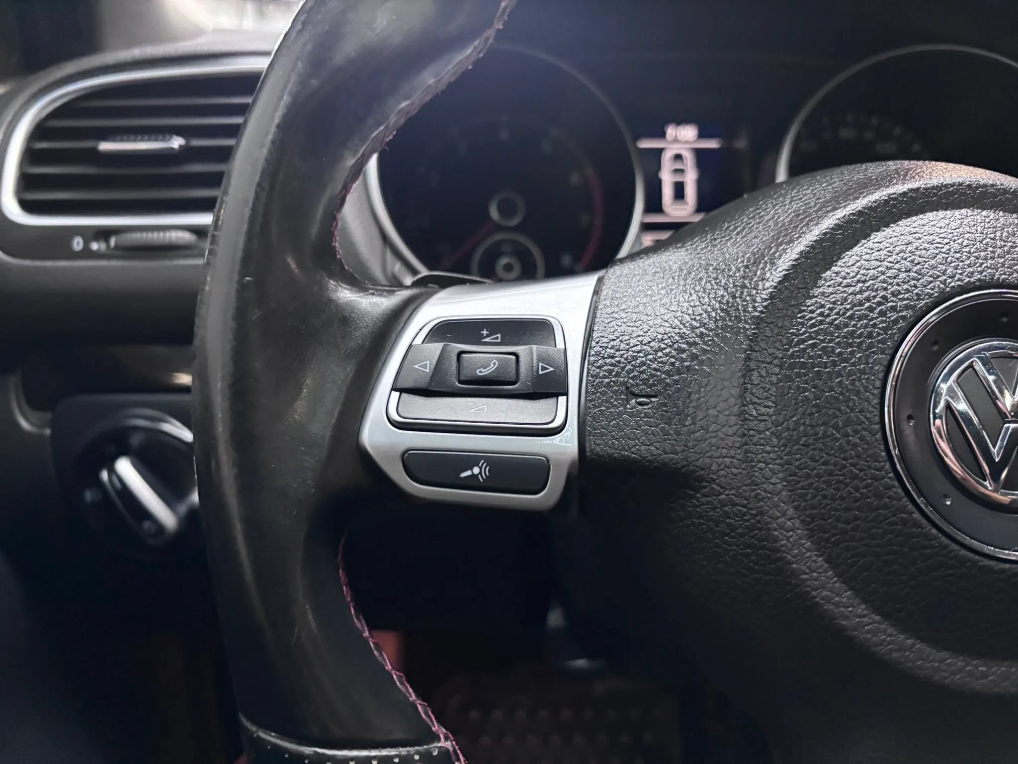 Used 2011 Volkswagen Golf 2-Door FWD image 14