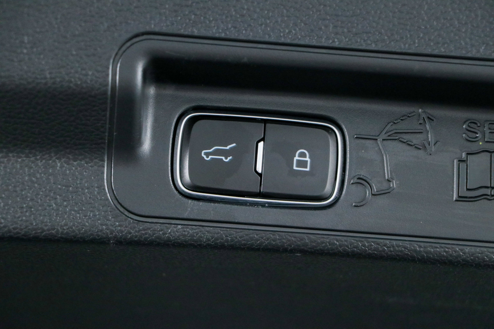 Used 2023 Ford Explorer XLT w/ Equipment Group 202A AWD/4WD image 32