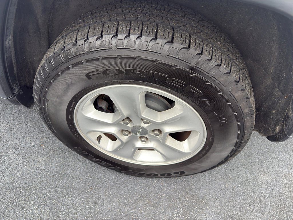 Used 2016 Jeep Grand Cherokee Laredo w/ Quick Order Package 23E image 6