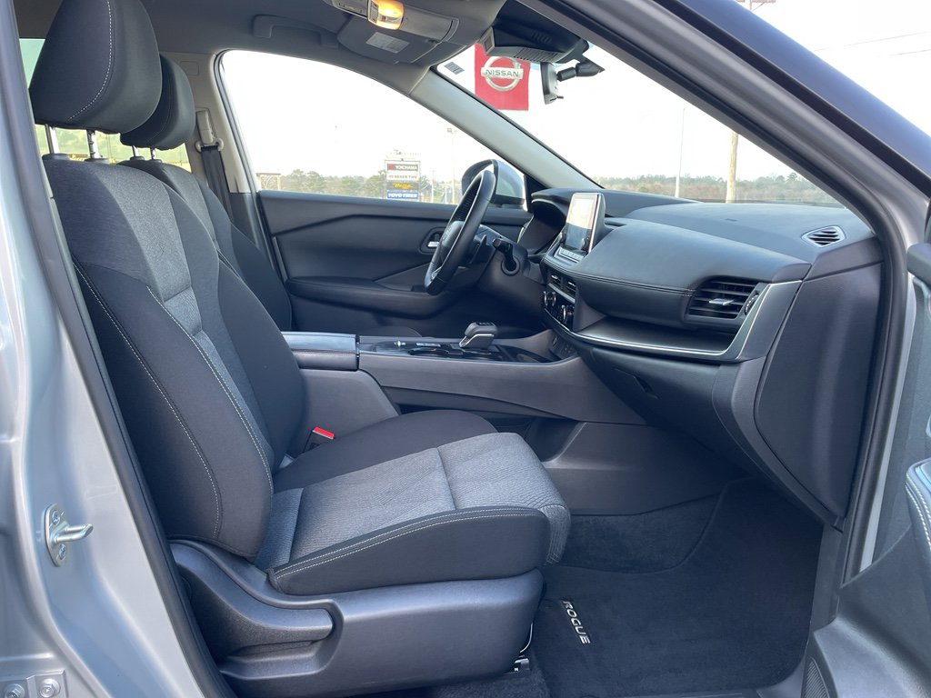 Certified 2025 Nissan Rogue SV image 23