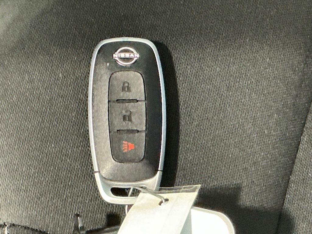 Used 2025 Nissan Rogue S FWD image 31
