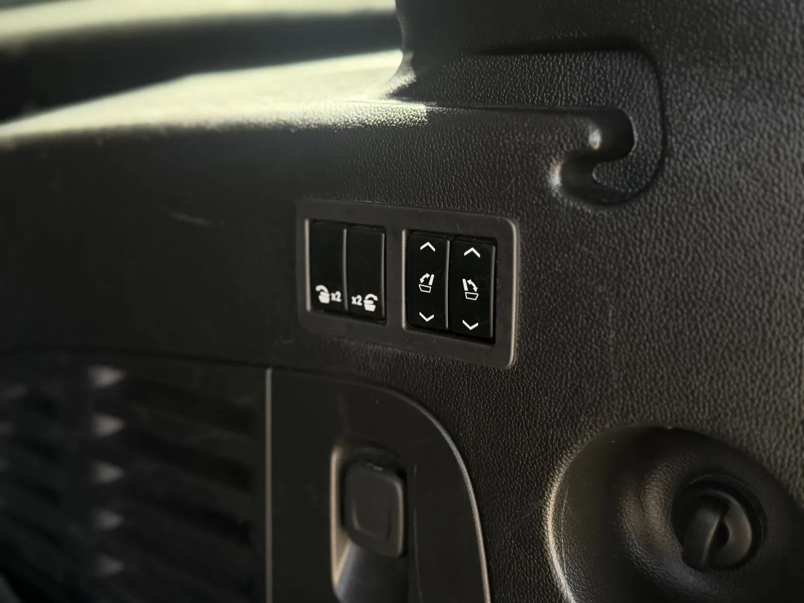 Used 2018 GMC Yukon XL Denali w/ Open Road Package image 47