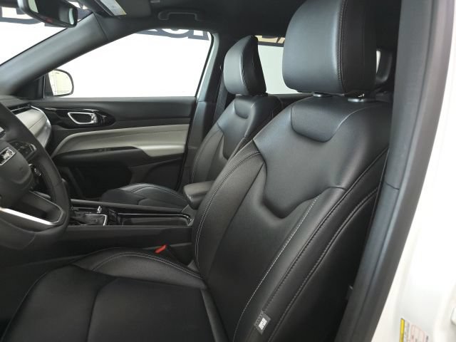 Used 2025 Jeep Compass Limited AWD/4WD image 18