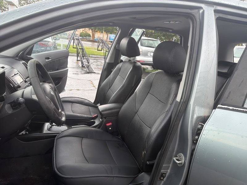 Used 2011 Hyundai Elantra FWD image 10