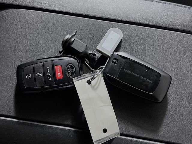 New 2025 Toyota Highlander Limited image 33