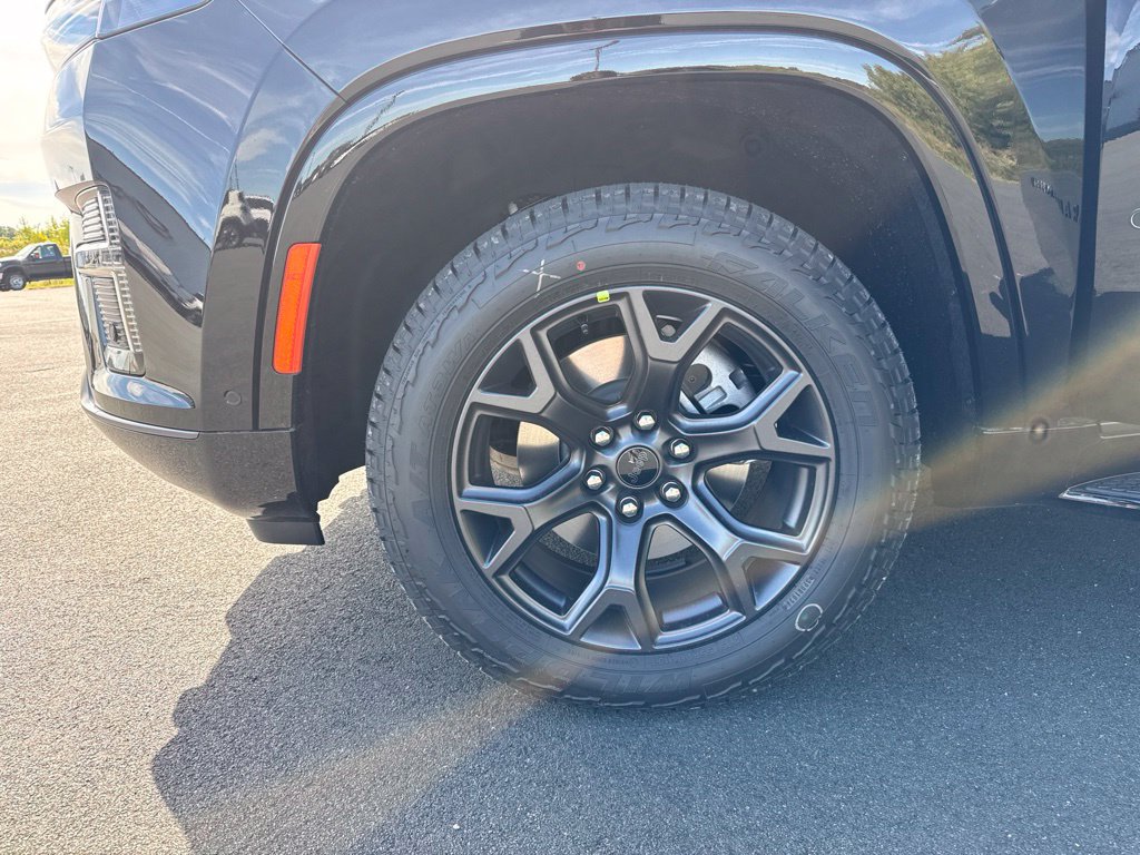 New 2026 Jeep Grand Wagoneer 4WD image 43