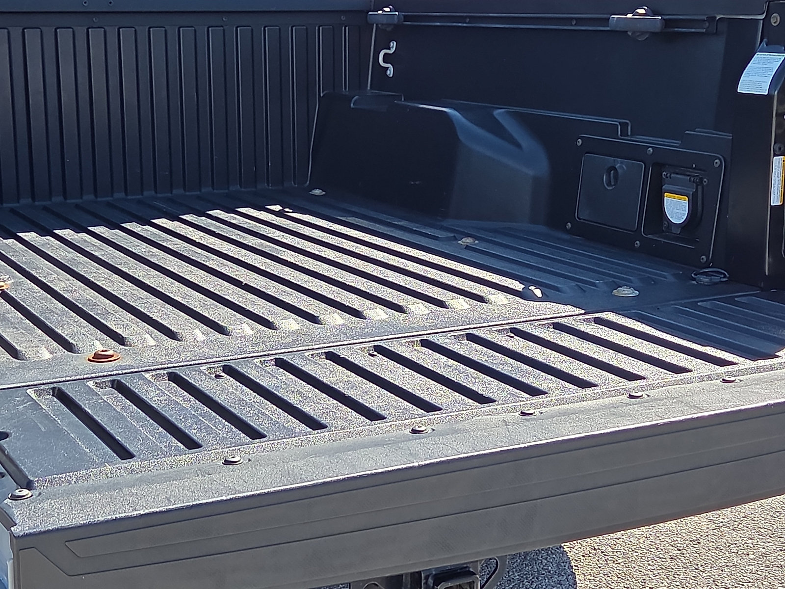 Used 2019 Toyota Tacoma TRD Sport AWD/4WD image 9