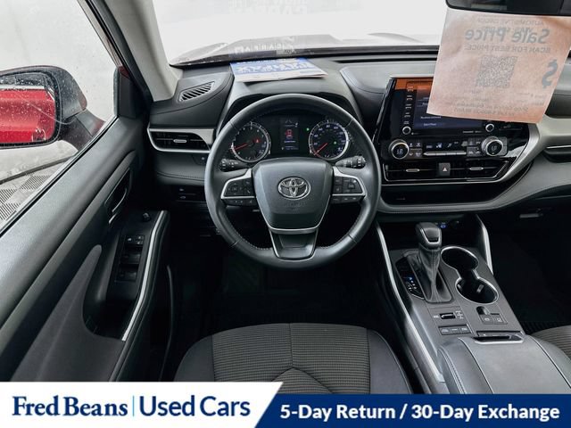 Used 2022 Toyota Highlander LE AWD/4WD image 26