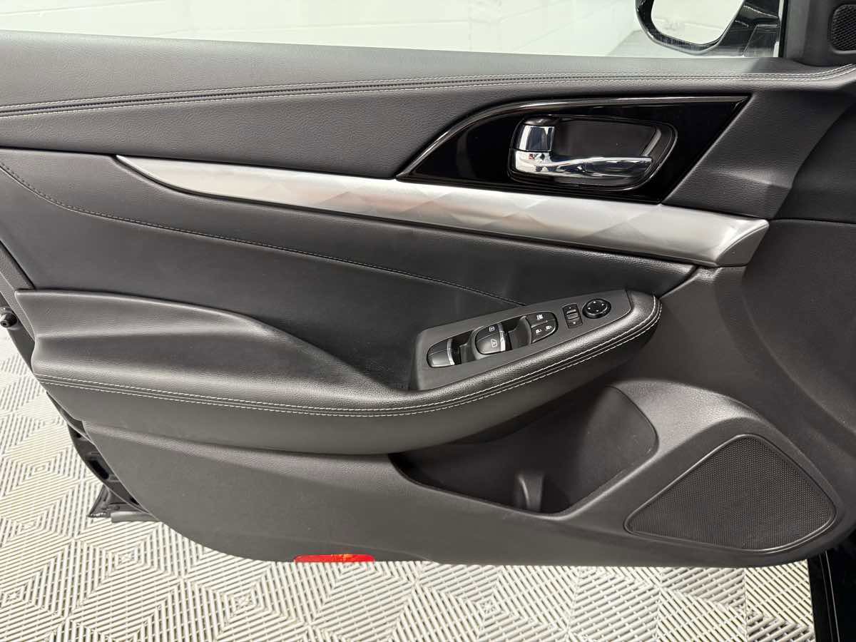 Used 2023 Nissan Maxima SL image 9