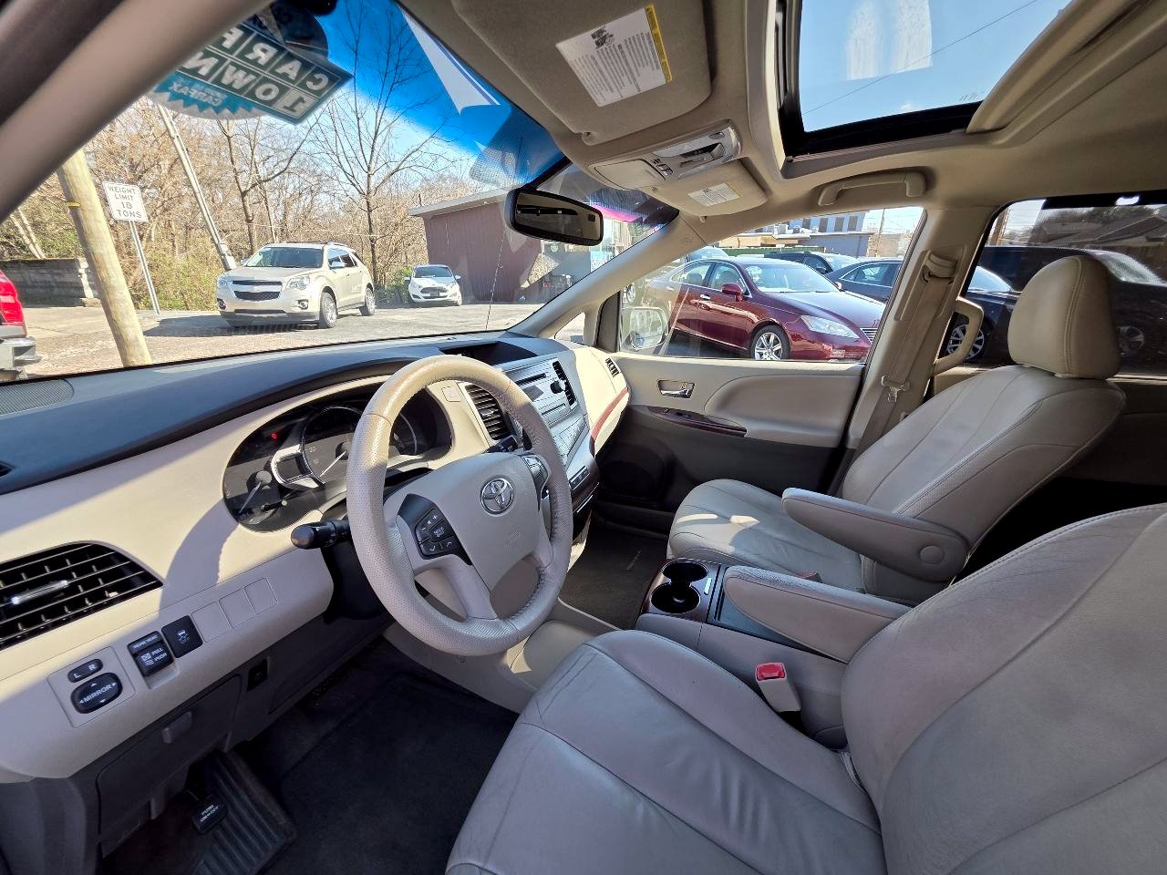 Used 2013 Toyota Sienna XLE FWD image 33