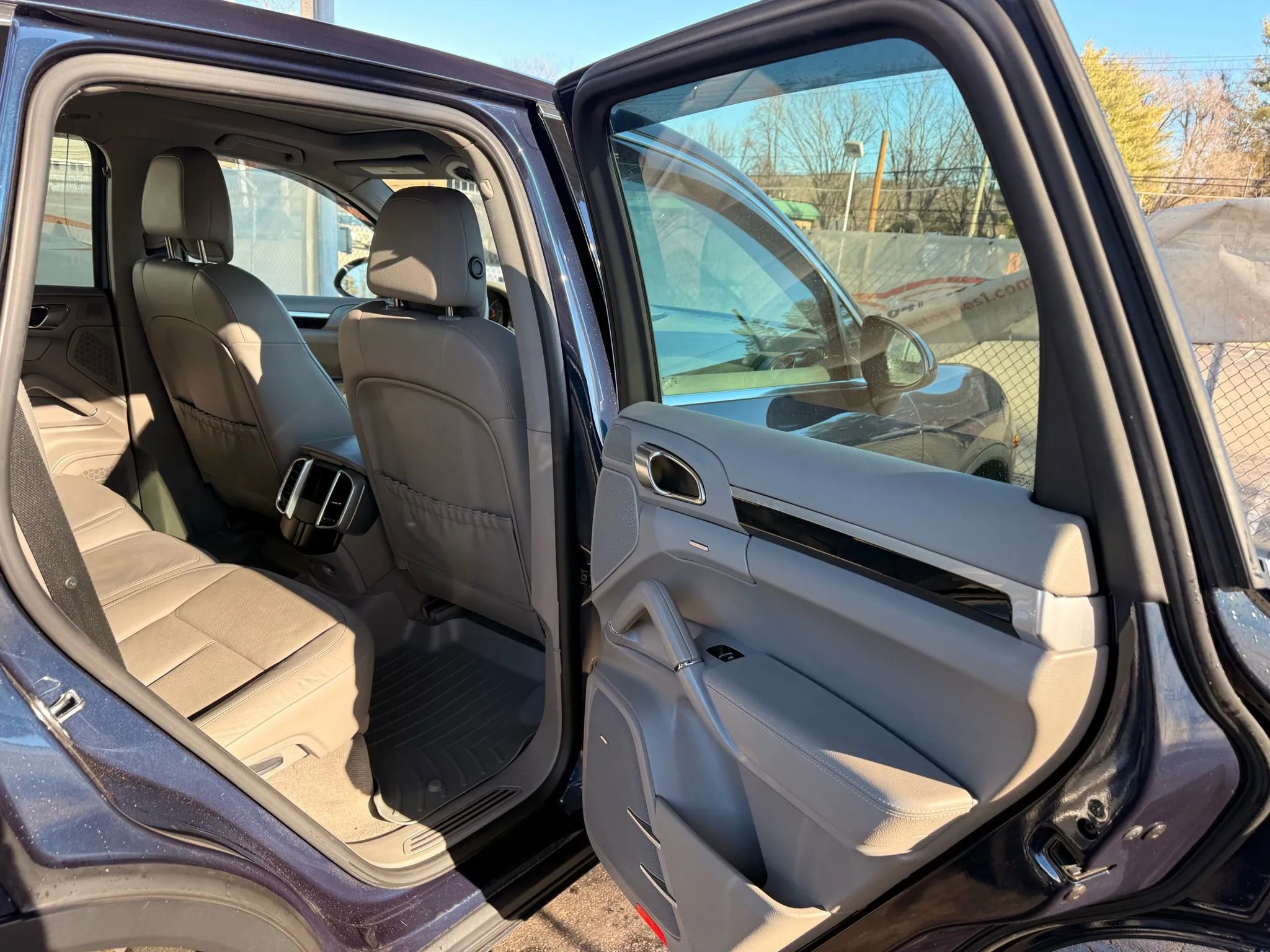 Used 2014 Porsche Cayenne Platinum Edition image 24