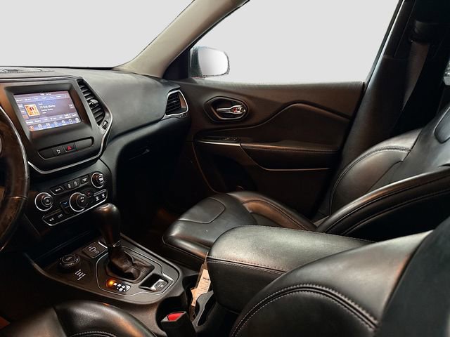 Used 2020 Jeep Cherokee Latitude Plus w/ Cold Weather Group AWD/4WD image 23