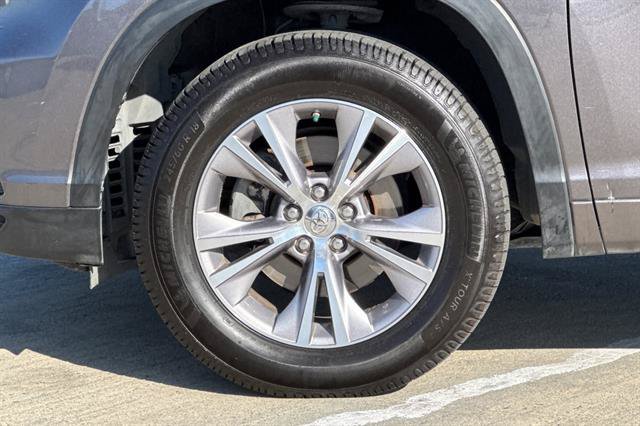 Used 2015 Toyota Highlander XLE FWD image 33