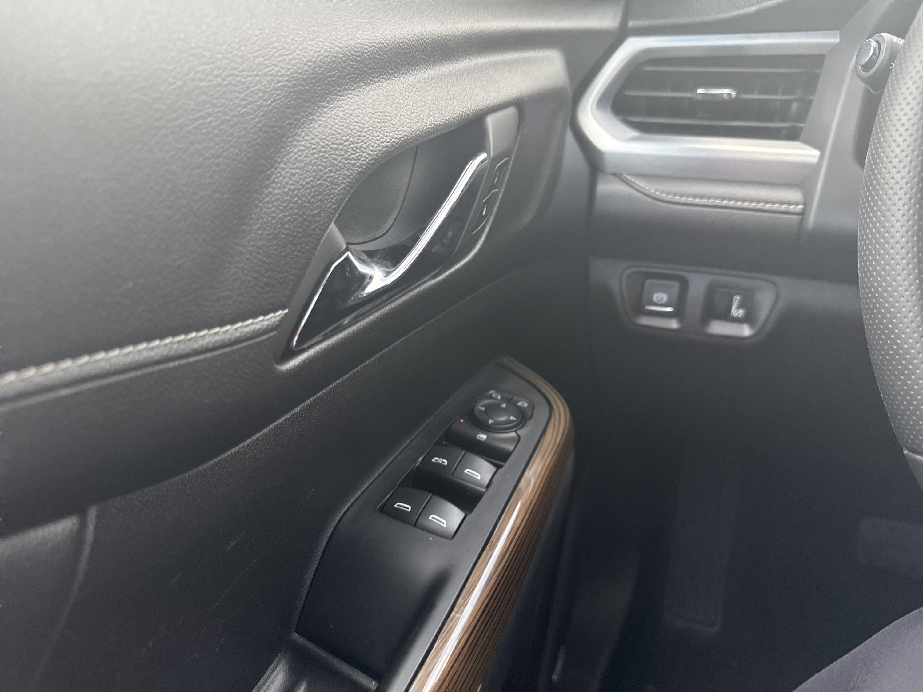 Used 2022 GMC Acadia SLE w/ GMC Pro Grade Package AWD/4WD image 14