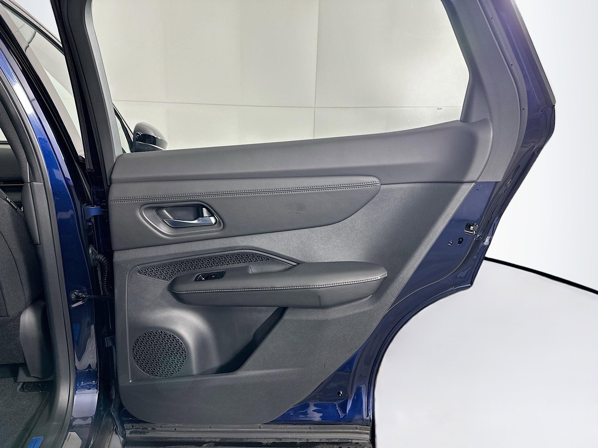 Used 2024 Nissan Ariya AWD image 29