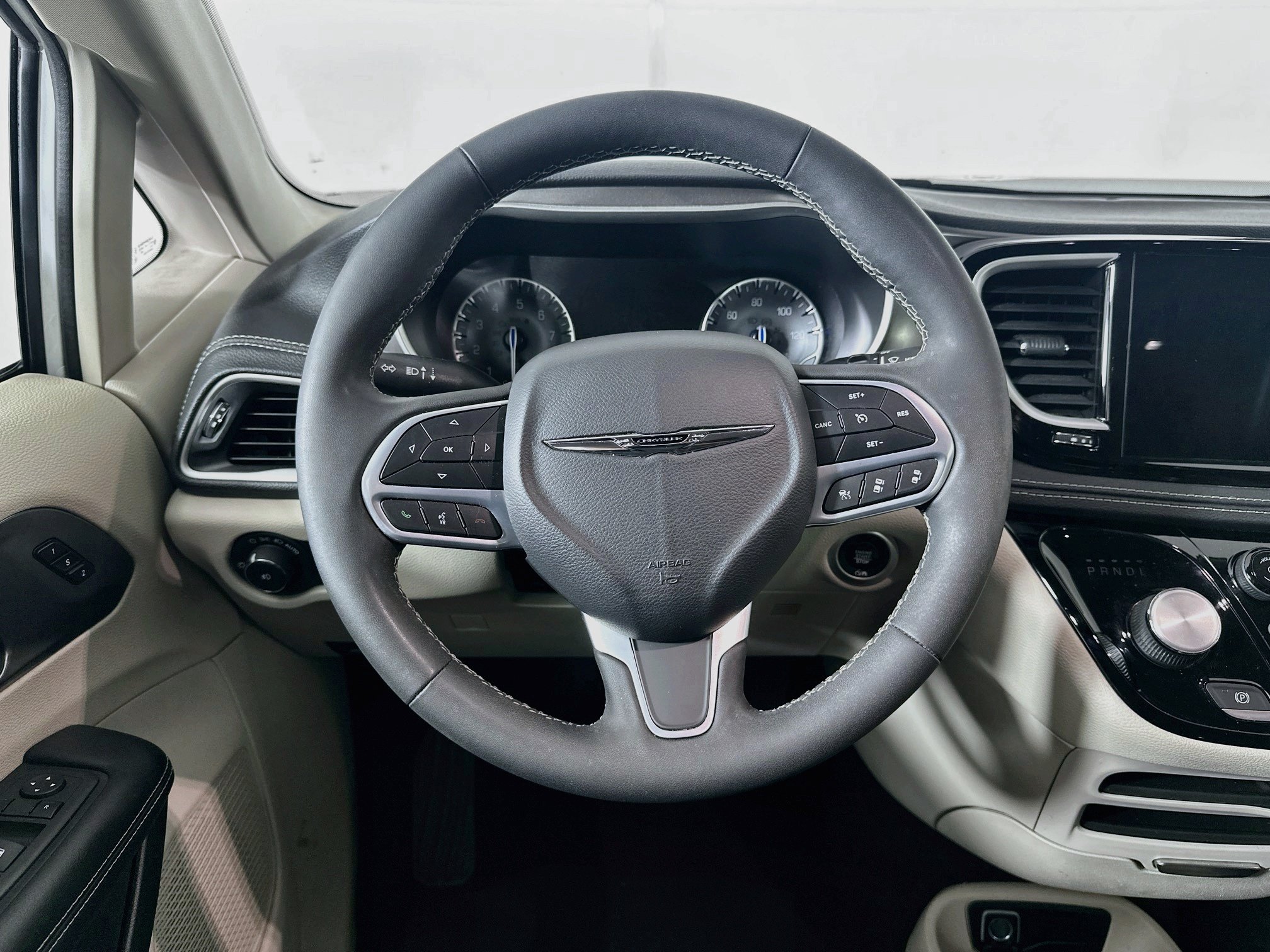 Used 2023 Chrysler Pacifica Touring-L AWD/4WD image 18
