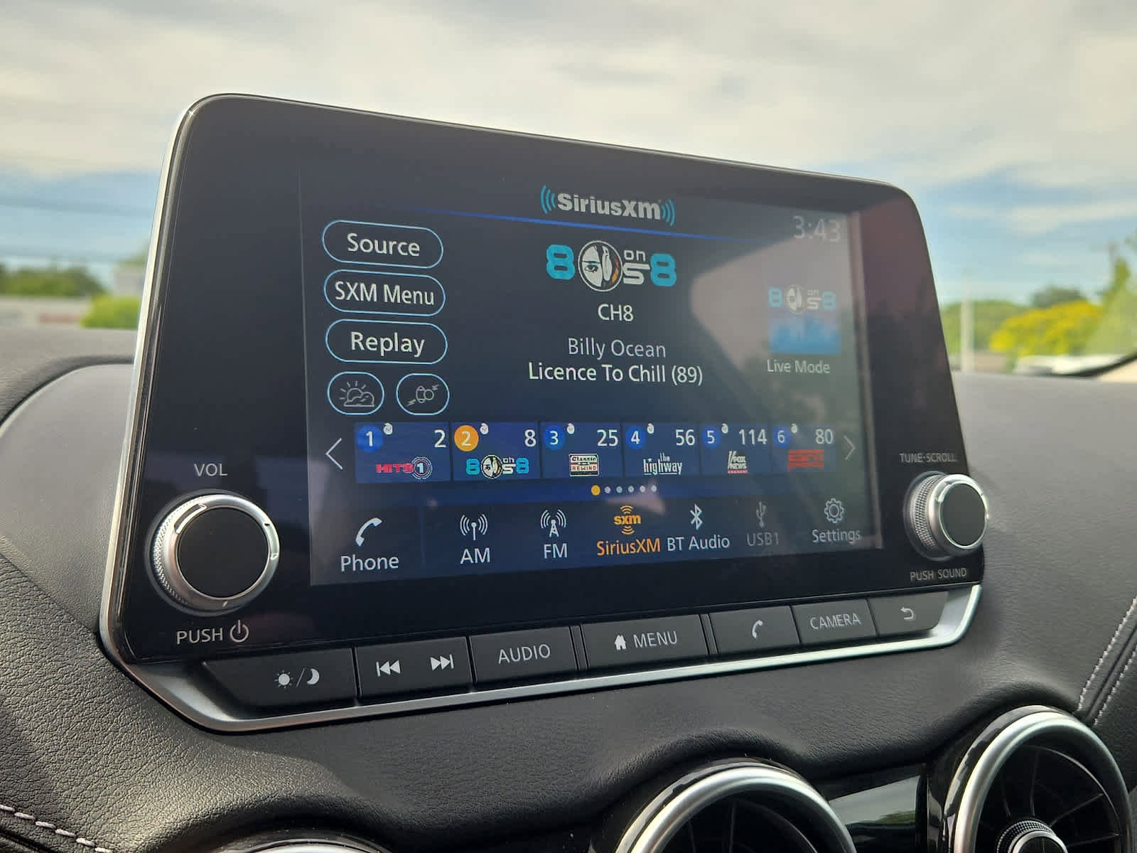 Used 2023 Nissan Sentra SV FWD image 17