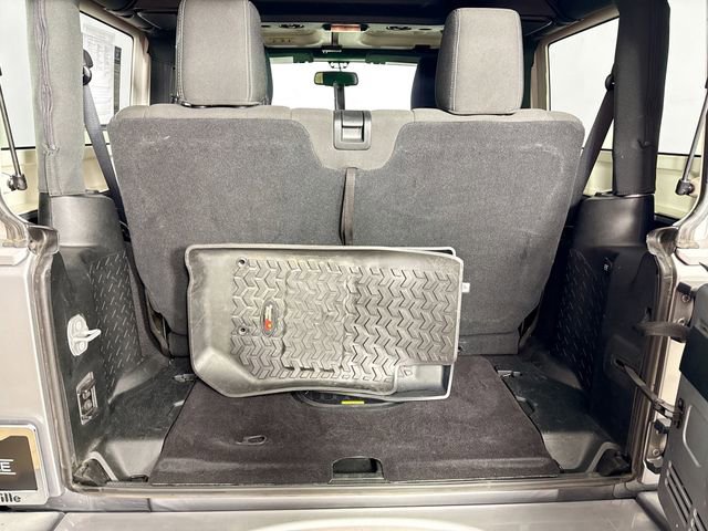 Used 2018 Jeep Wrangler Sahara w/ Connectivity Group AWD/4WD image 8