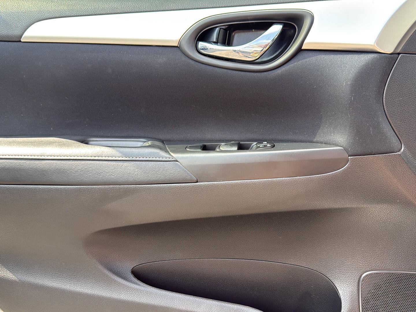 Used 2016 Nissan Sentra S FWD image 10