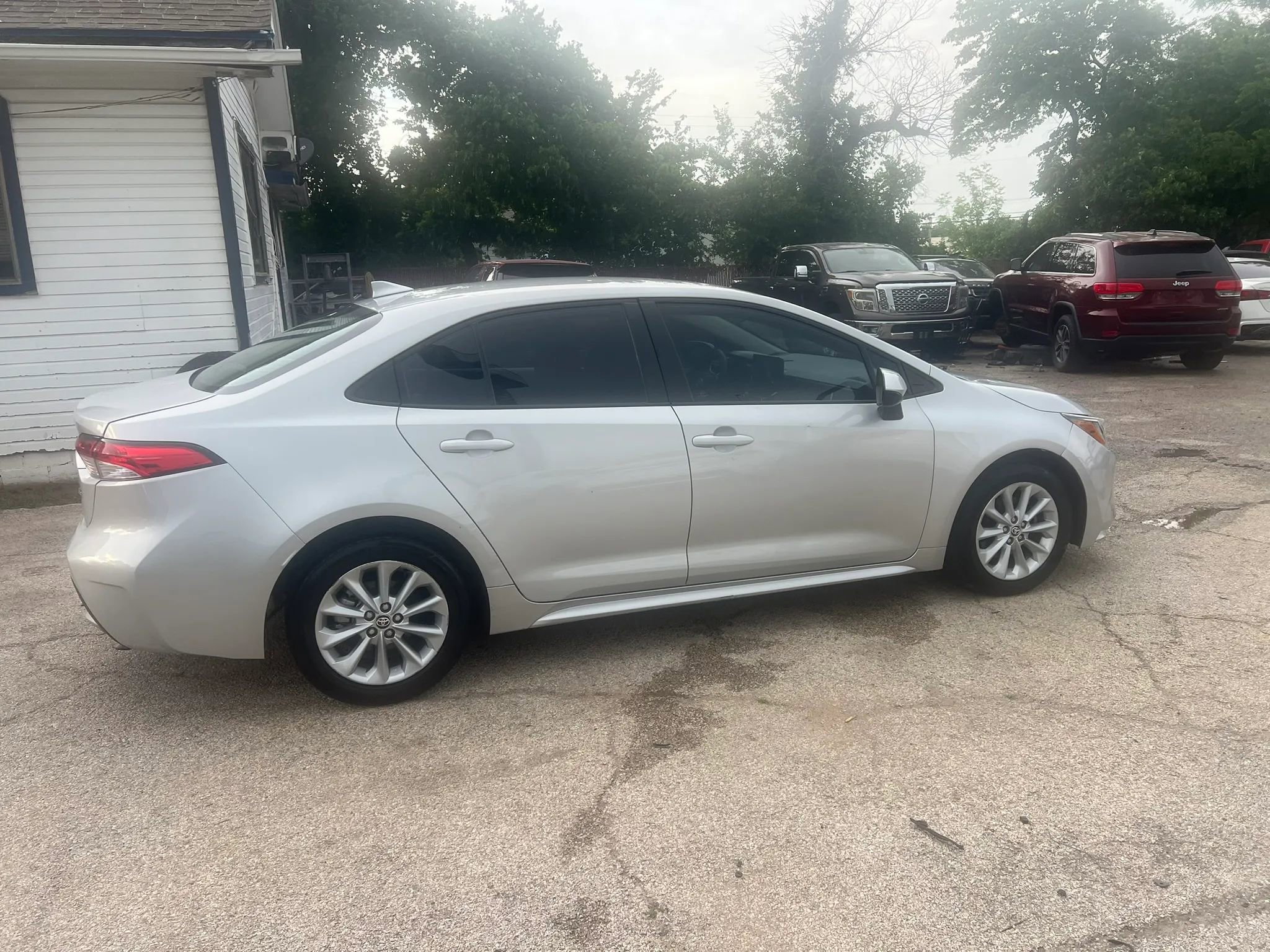 Used 2022 Toyota Corolla LE FWD image 5