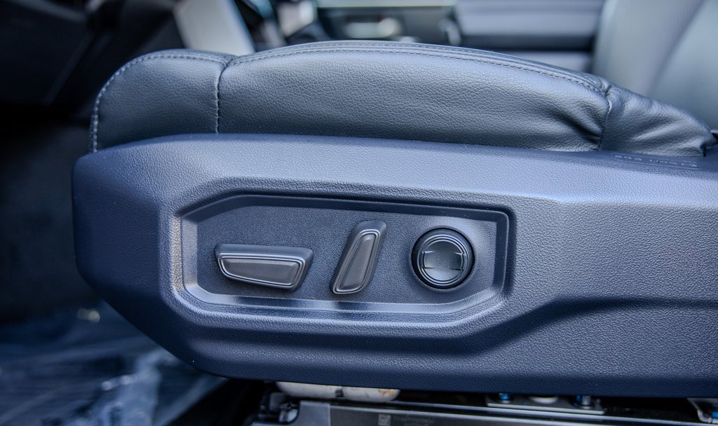 Used 2025 Toyota Tundra Limited image 14