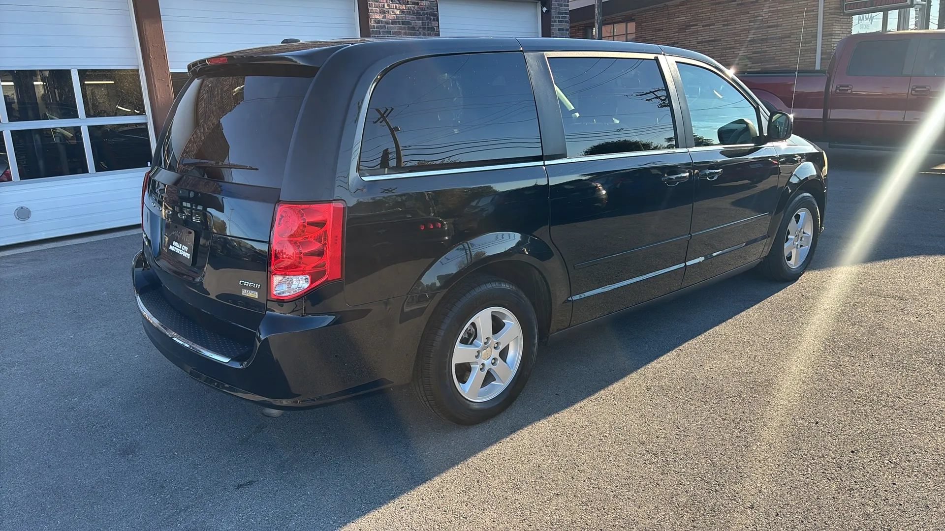 Used 2012 Dodge Grand Caravan Crew FWD image 17
