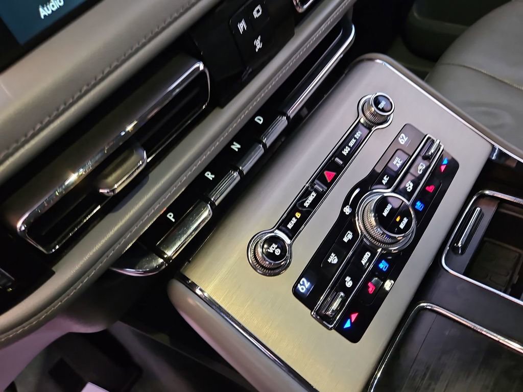 Used 2020 Lincoln Aviator Reserve w/ Equipment Group 201A image 17