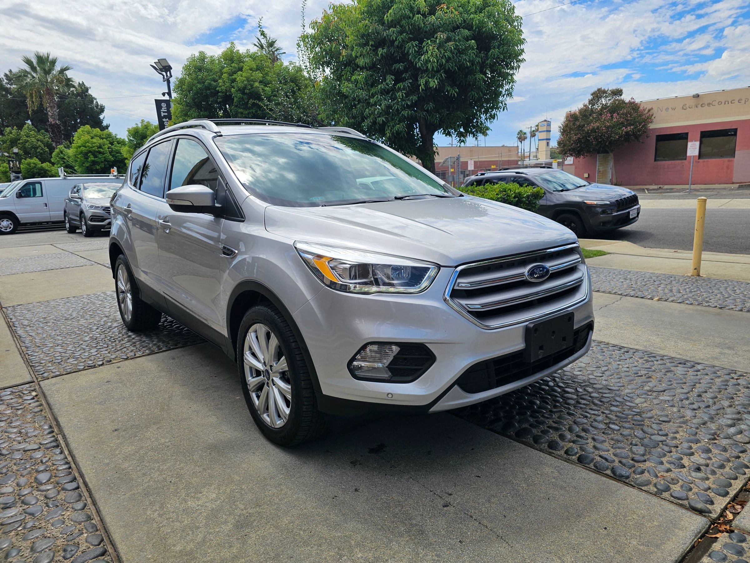 Used 2018 Ford Escape Titanium FWD image 3