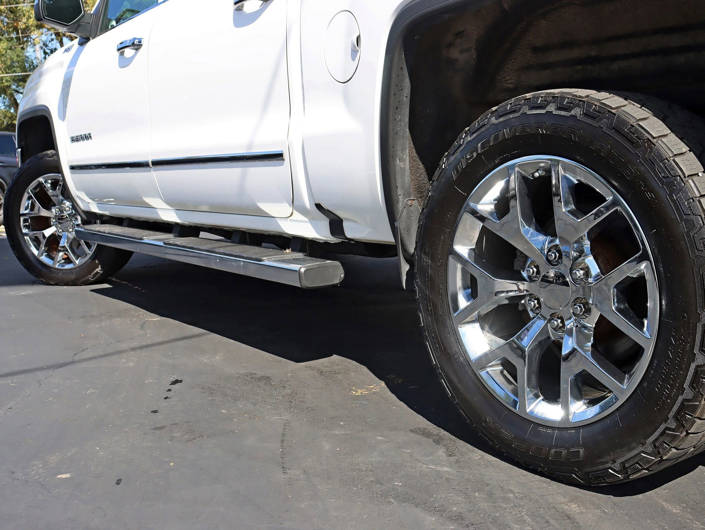 Used 2018 GMC Sierra 1500 SLT w/ SLT Premium Package image 13