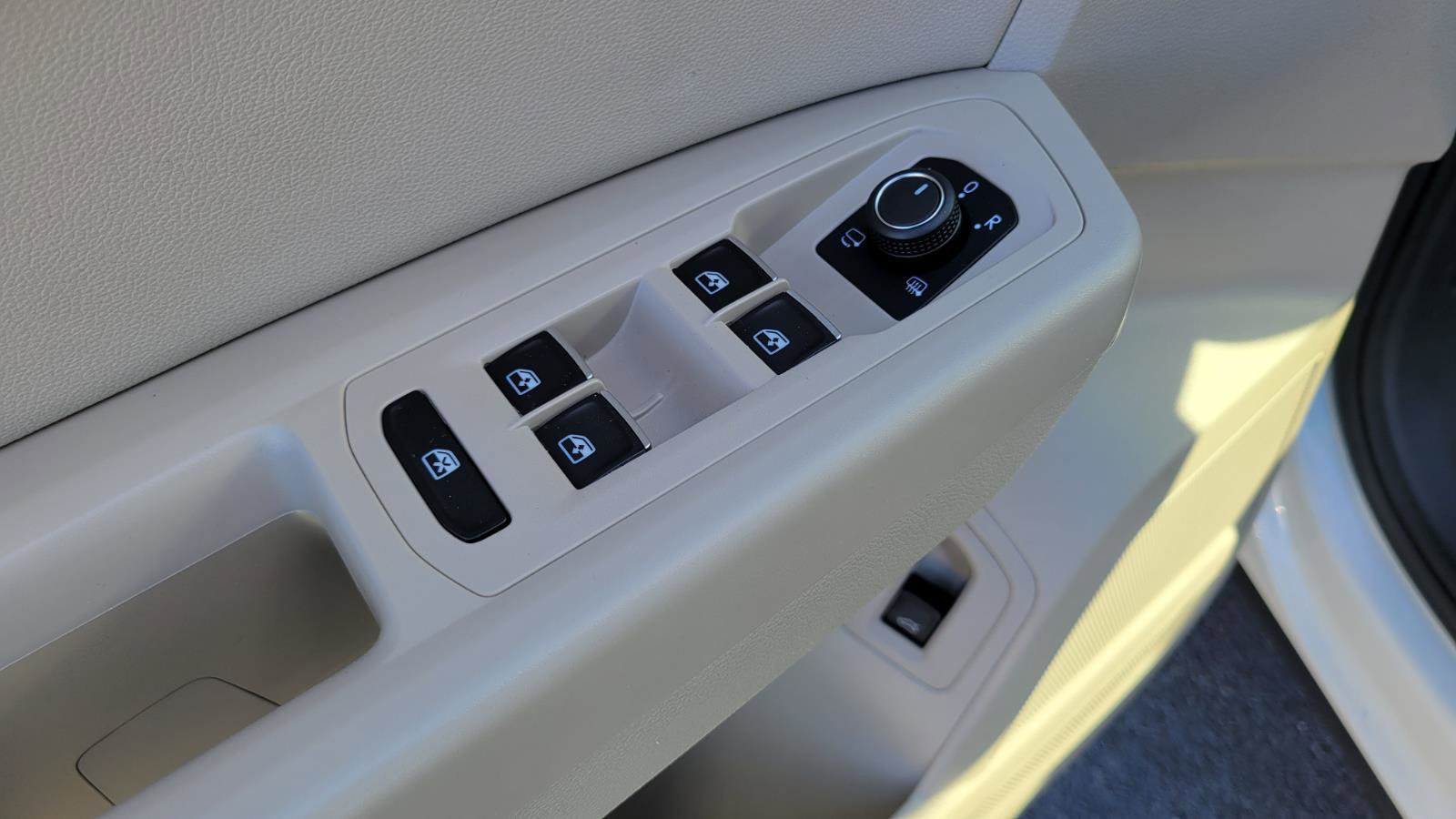 Used 2019 Volkswagen Atlas SEL Premium image 17