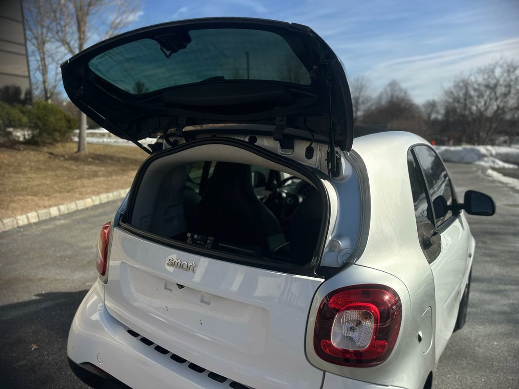 Used 2017 smart fortwo pure image 15