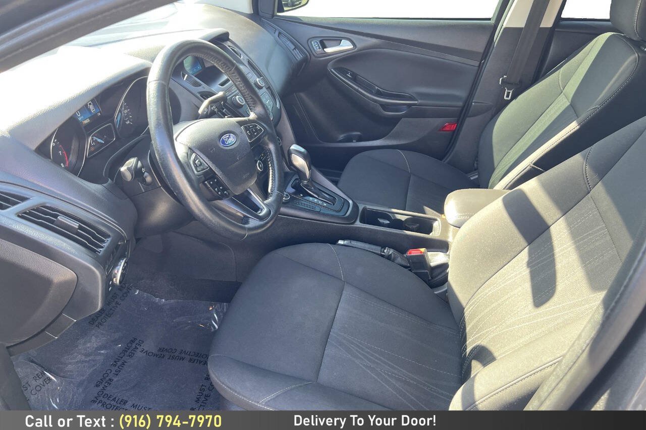 Used 2016 Ford Focus SE w/ SE Sport Package FWD image 13