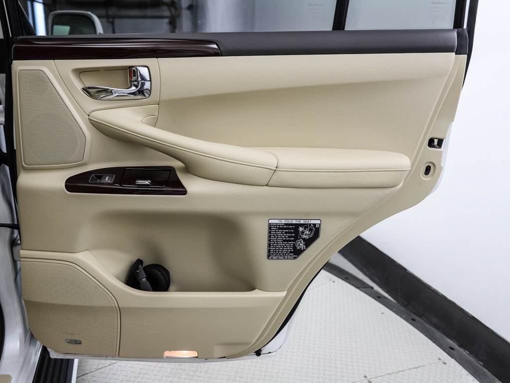 Used 2015 Lexus LX 570 4WD image 24