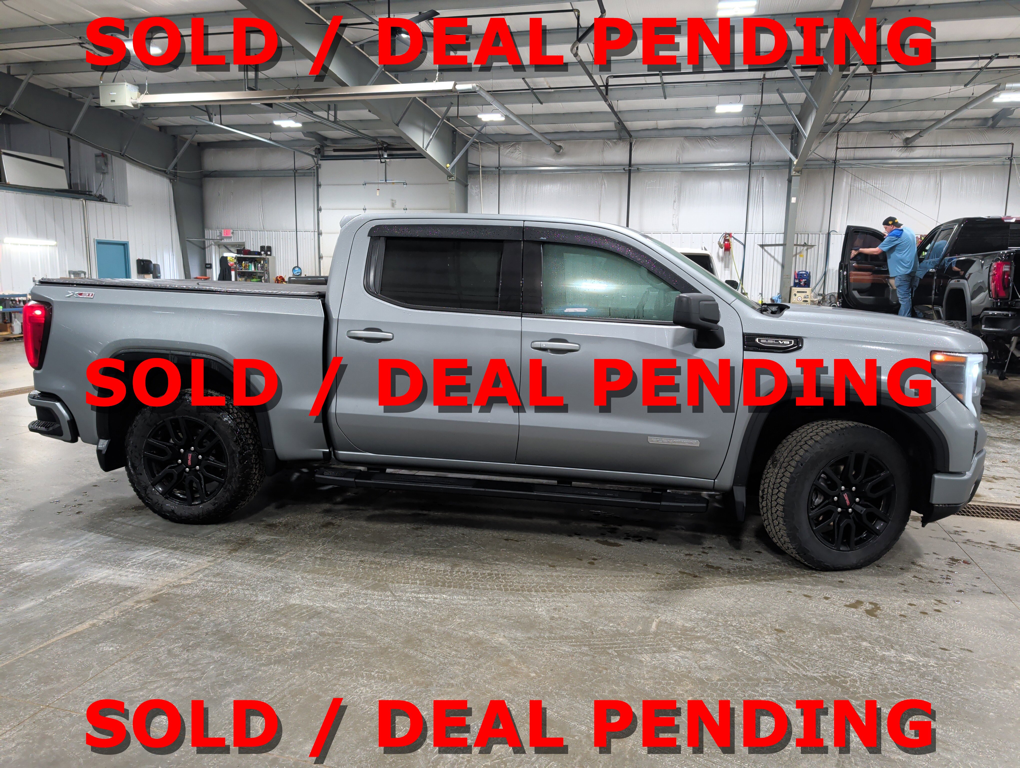 Used 2024 GMC Sierra 1500 Elevation AWD/4WD image 2