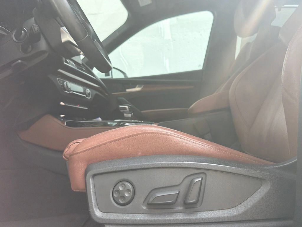 Used 2021 Audi Q5 2.0T Premium Plus w/ Premium Plus Package AWD/4WD image 3
