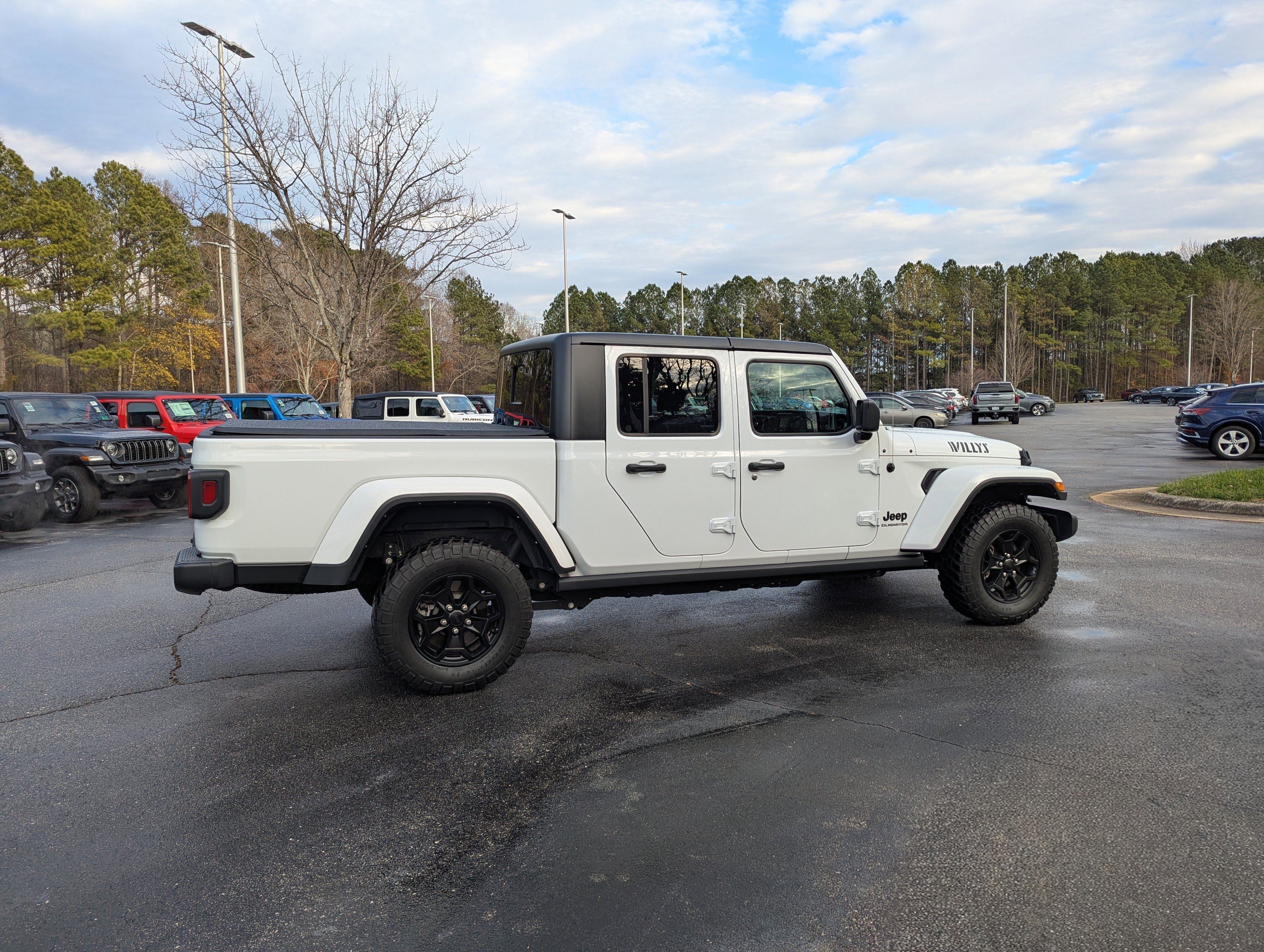 Used 2021 Jeep Gladiator Willys image 4