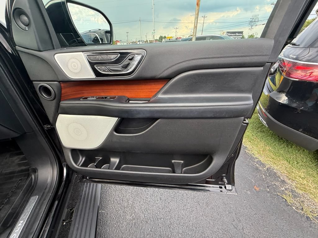 Used 2020 Lincoln Navigator Reserve w/ Luxury Package AWD/4WD image 24